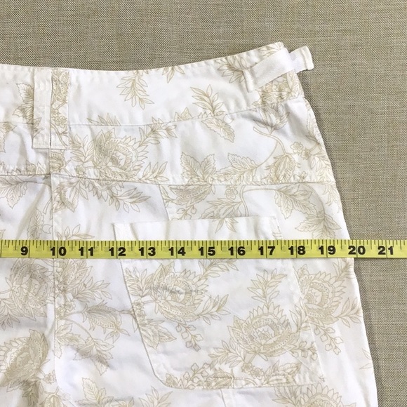 Cherokee longer shorts white w/ brown flowers - Picture 8 of 13